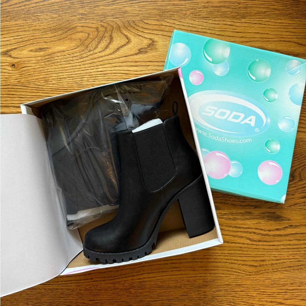 NWT - Black SODA Heeled Boots Size 7.5